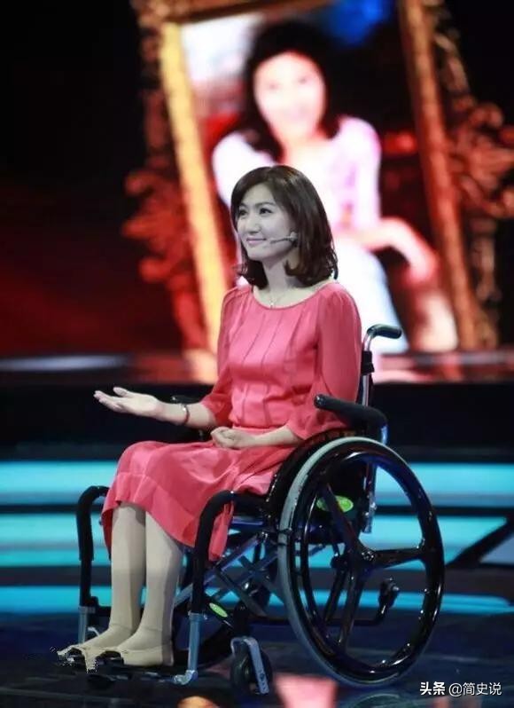 江苏小伙为躲避富婆回家，回家后女友车祸成植物人，富婆再找上门