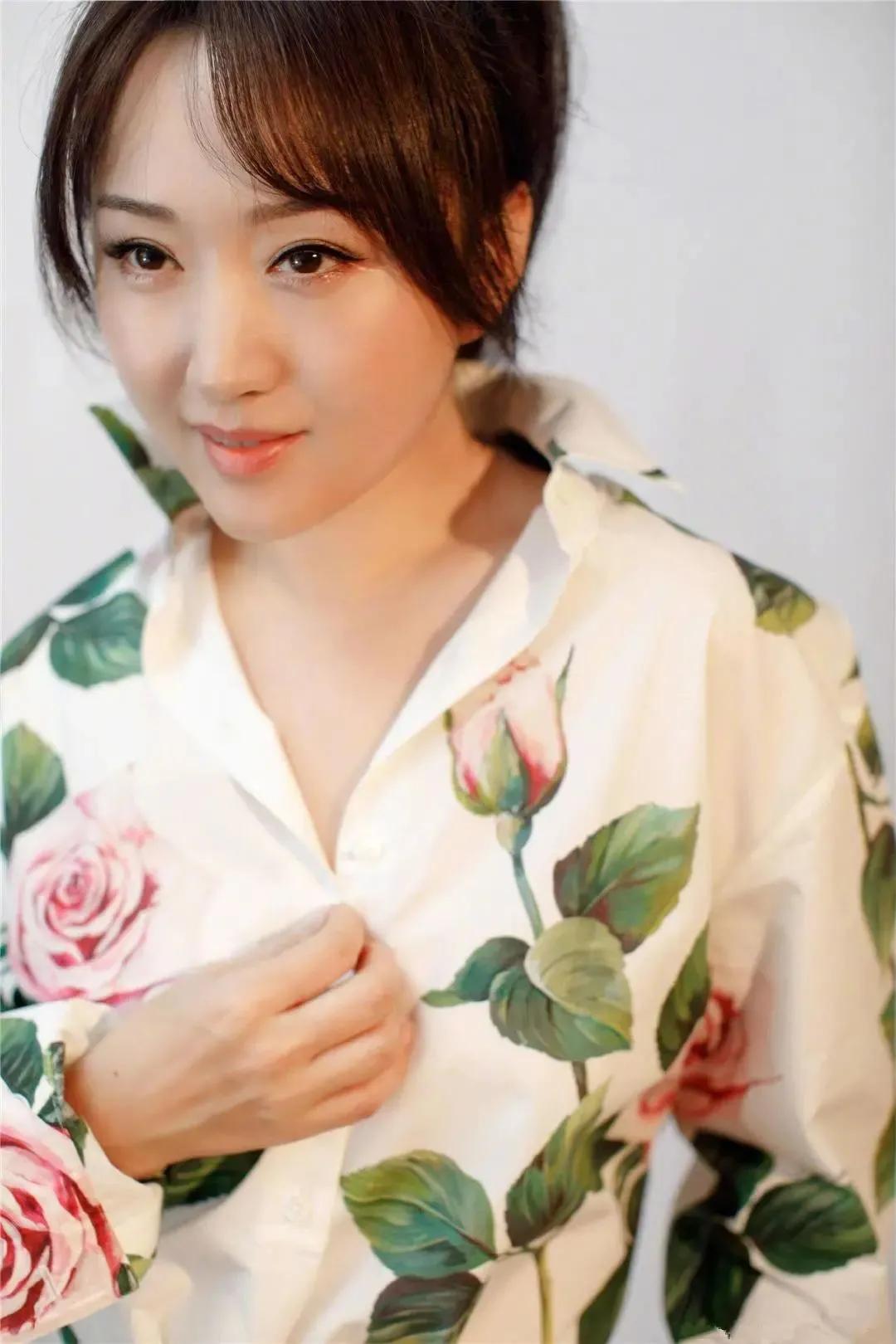 一代歌后杨钰莹