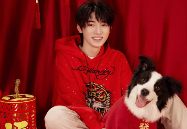 宋亚轩给高中班主任送礼，物品虽小但有创意，老师喊话高考顺利