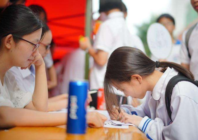 新高考“3+1+2”模式后，物理被成功捞上岸，这两科地位却很尴尬