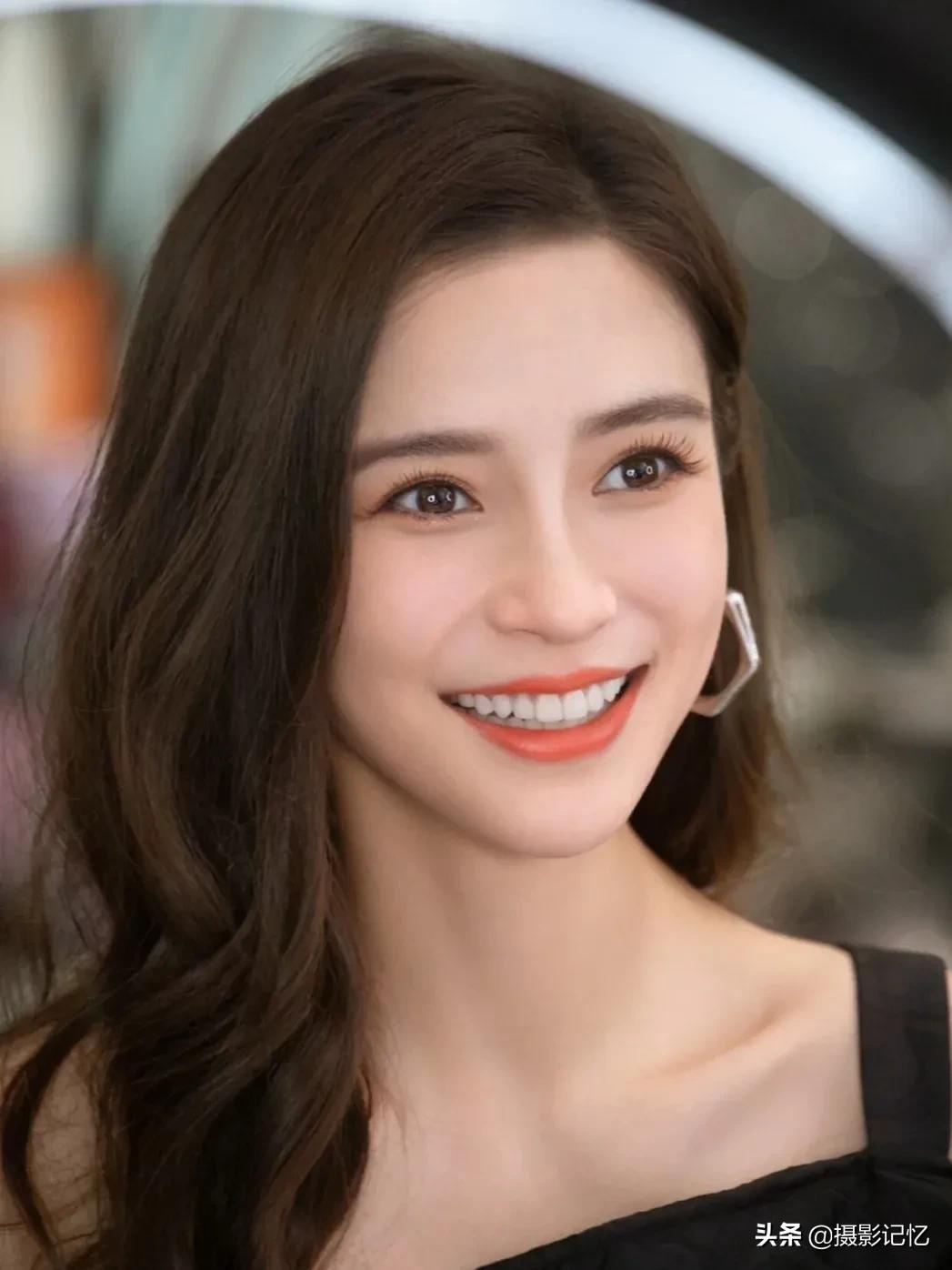 杨颖：俏丽多姿，风姿卓越