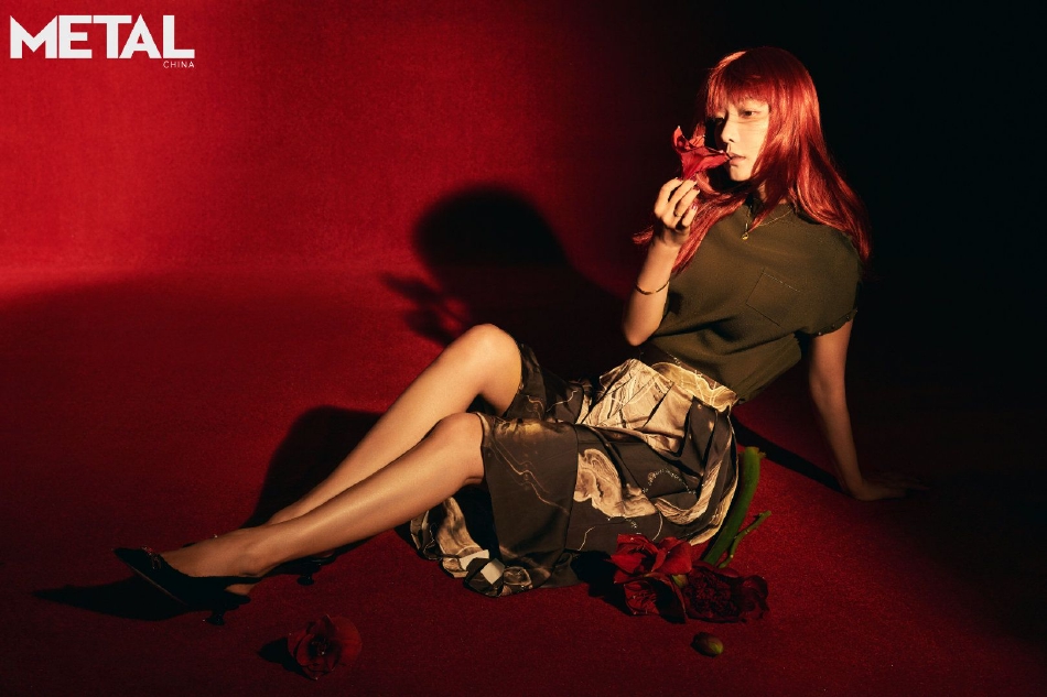 王珞丹橘发时尚大片 动静皆宜