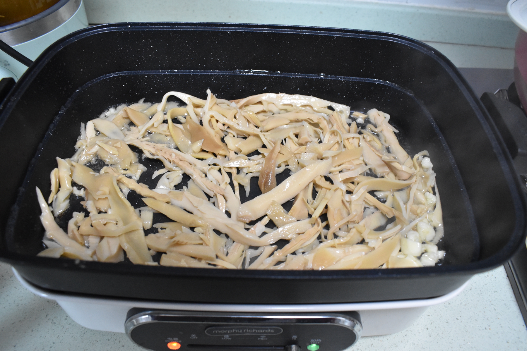 在家吃烤鱼火锅，食材丰富简单省事，好吃又实惠，家人赞不绝口