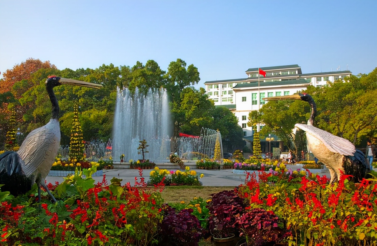 湖北省高校排名出炉：武汉大学重返榜首，华中师范大学表现优异