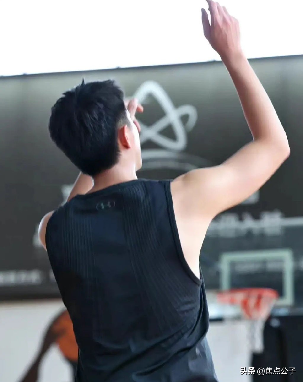 反复摆烂？《与凤行》定妆照曝光，林更新很憔悴，赵丽颖路透好看