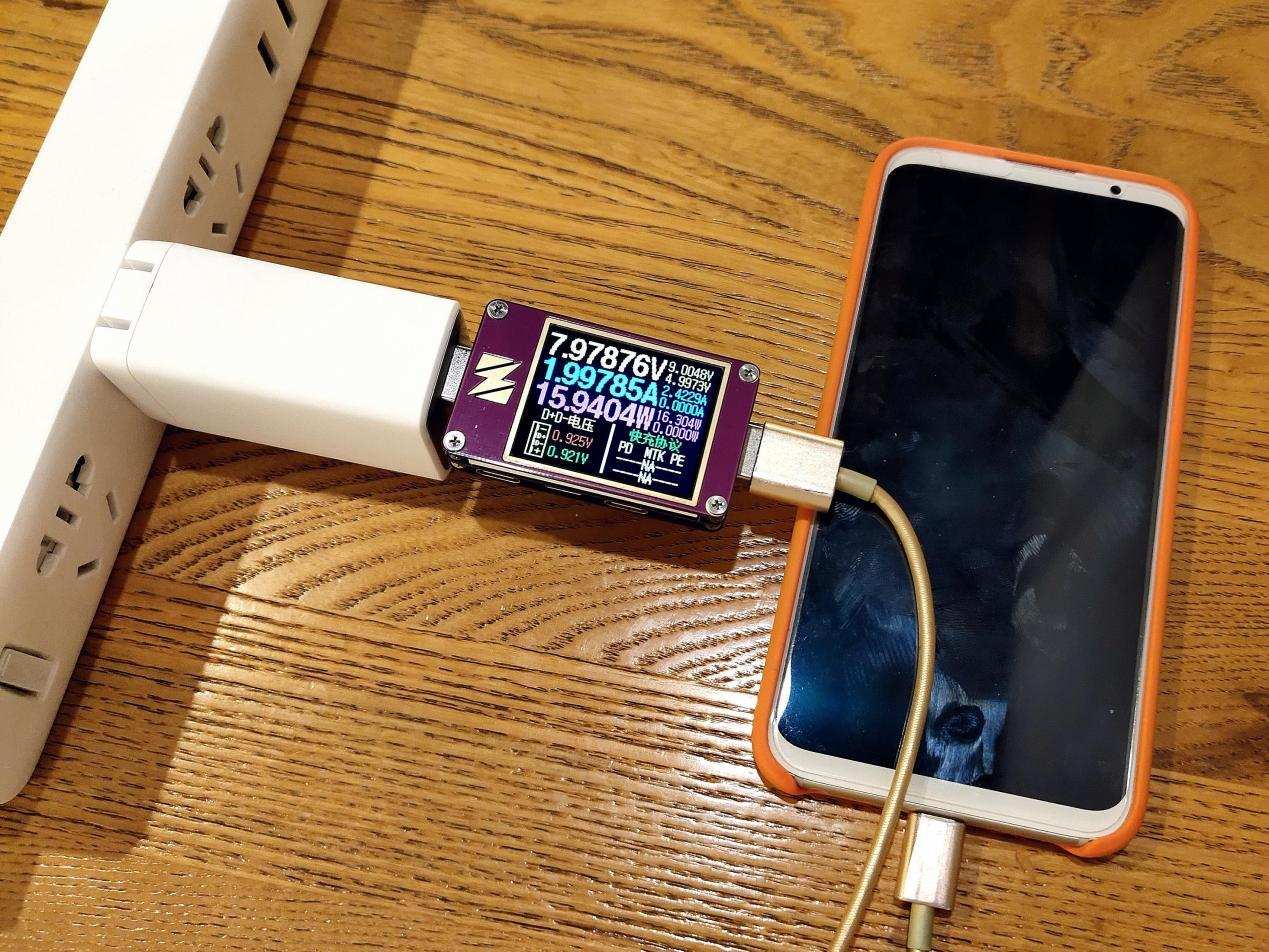 比原装充电器单口强，Anker 65W三口超能充上手体验