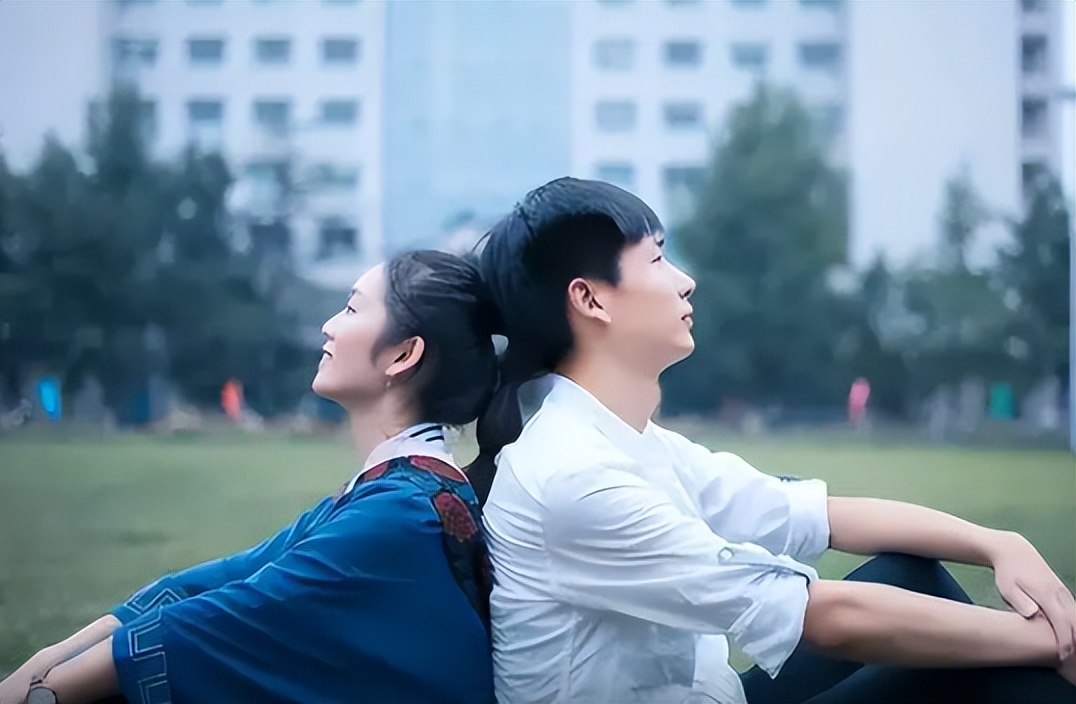 男生家长给孩子忠告，尽量在读大学时找对象，毕业后才懂得原因