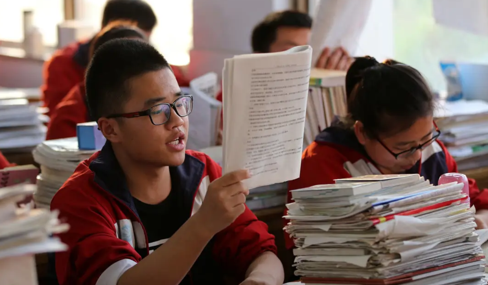 2022年高考已结束，班主任分享了经验，高中生到底该走读还是住宿