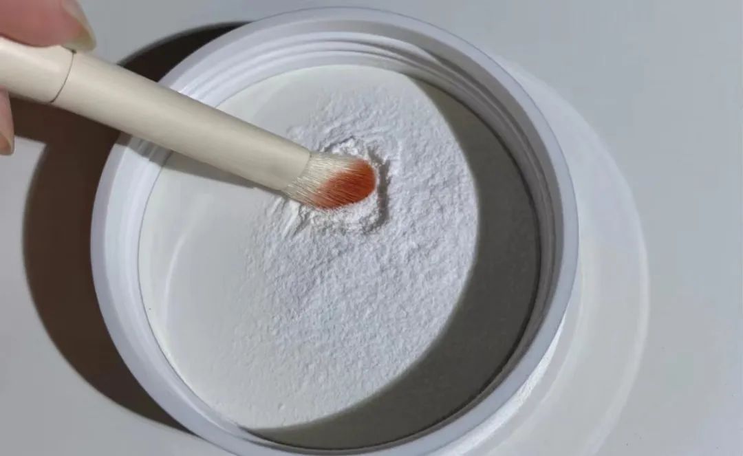 鞠婧祎：从平平无奇的土味路人，蜕变成氛围感女王