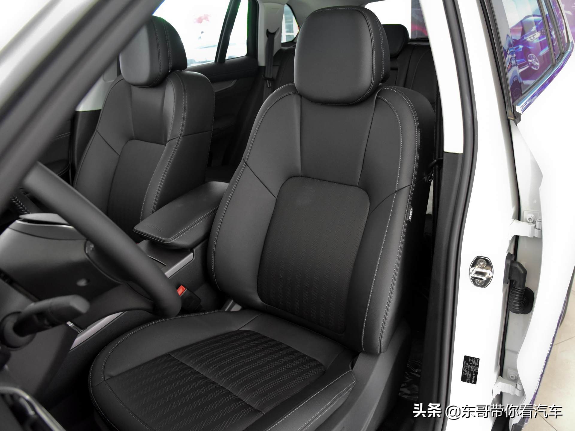 7.7L/100km，能见度比劳斯低，飞马车标，实拍汉腾X7