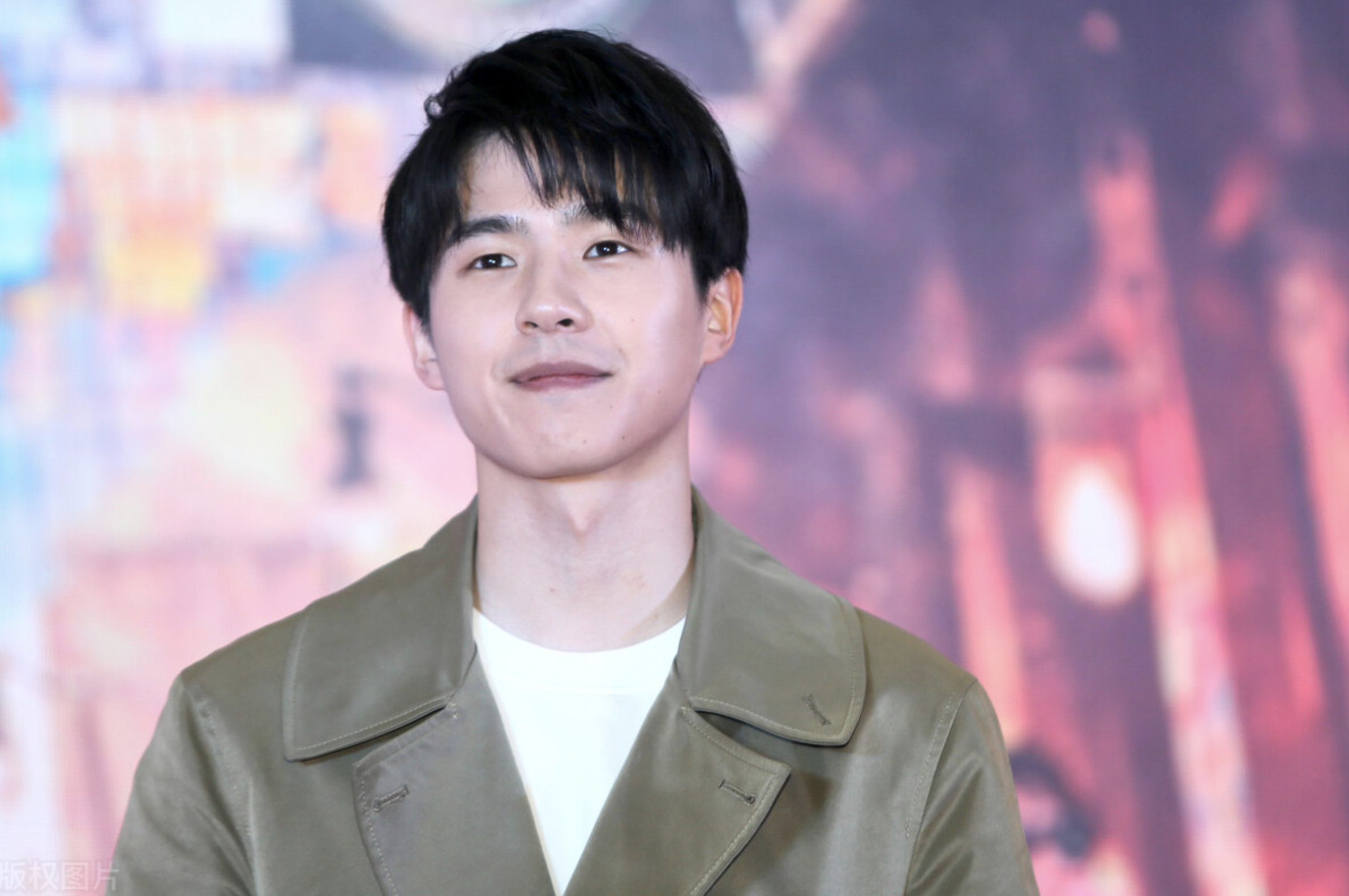 关晓彤考公上岸，鹿晗考编三战三败，明星为什么想进编制内？