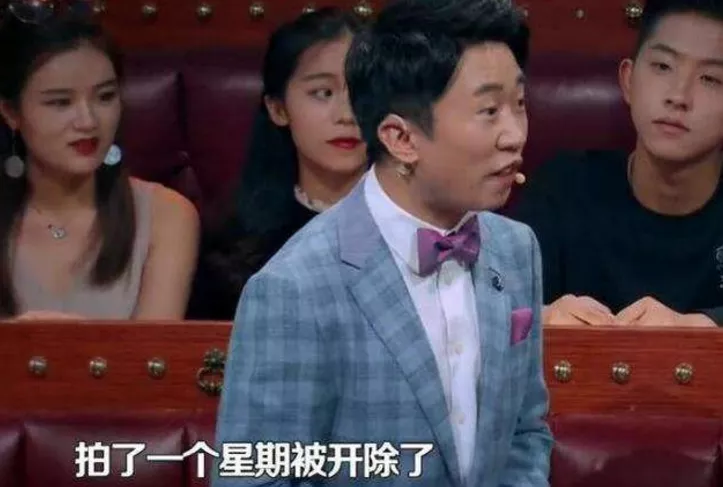知名男星当众下跪,被谢娜捧红,成为综艺顶流的他,到底有惨?