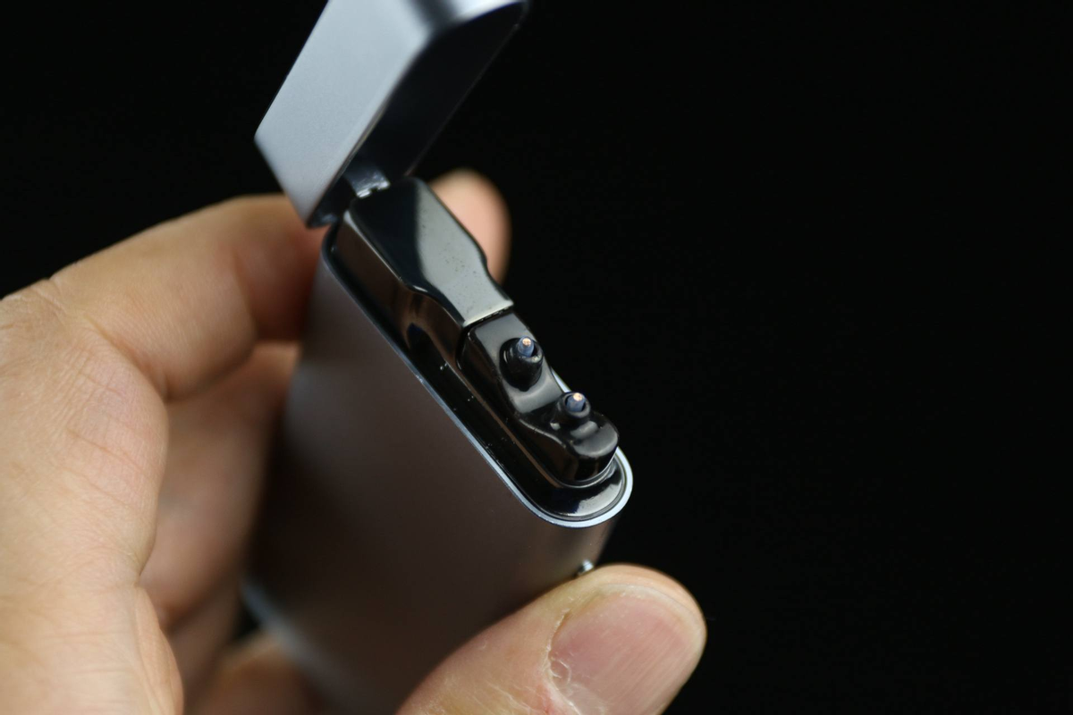 油价再高也不怕，纯电动黑科技 极蜂等离子电弧打火机上手实测