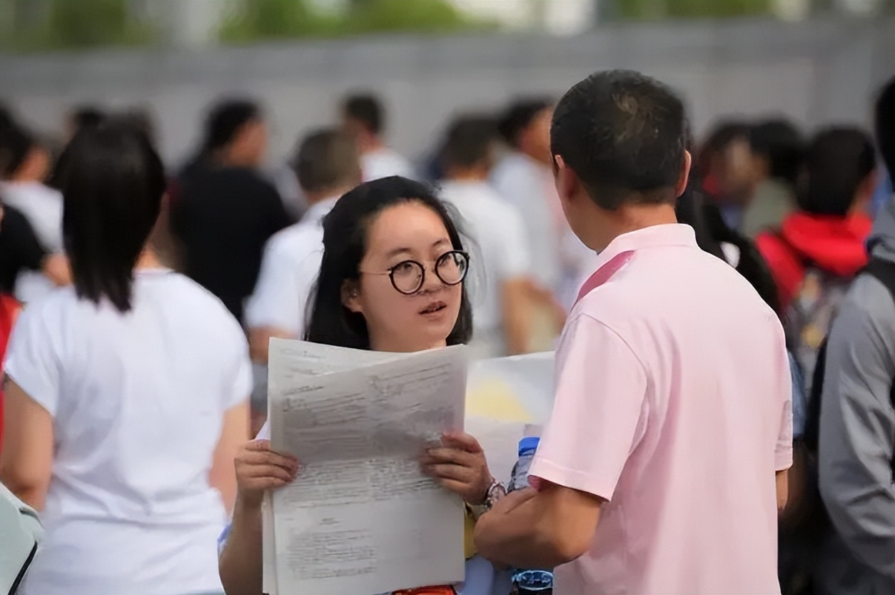 高考分数刚过二本分数线，3个专业可以参考，好就业前景也不差