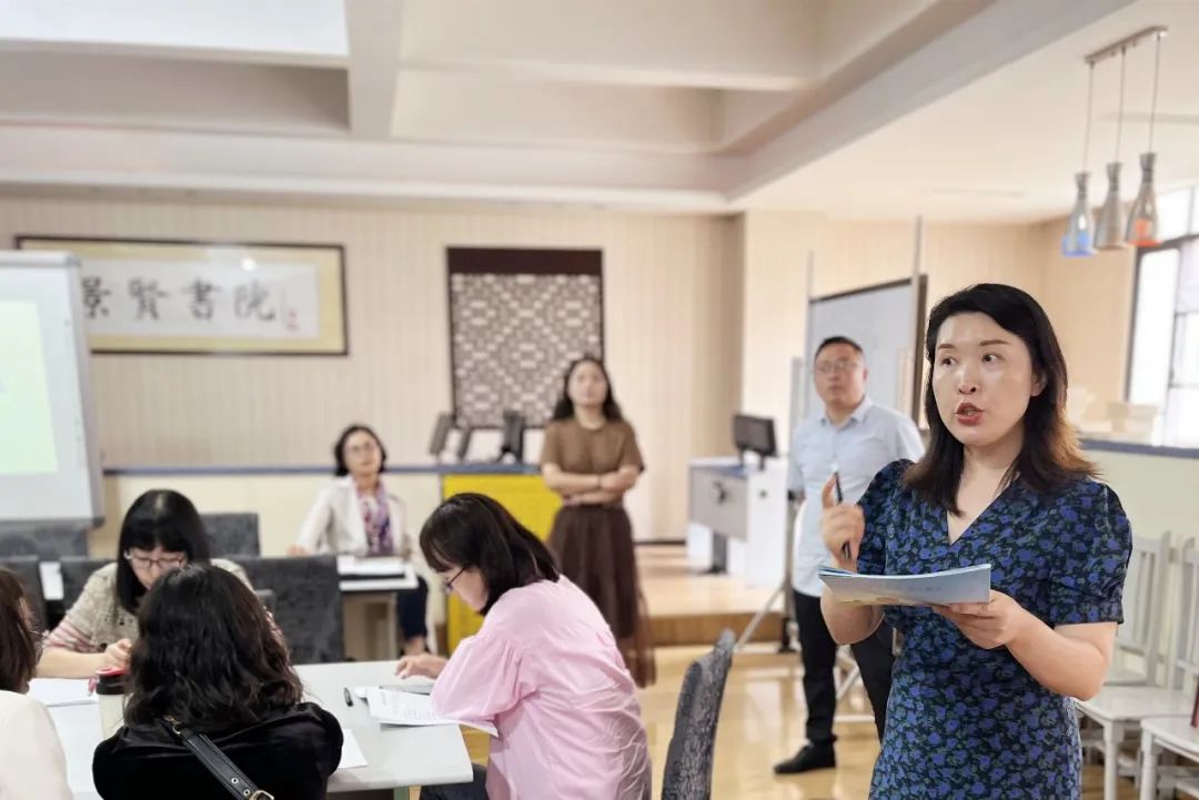 立足专业 关注“心”成长｜棠湖小学德育处召开5月份班主任例会