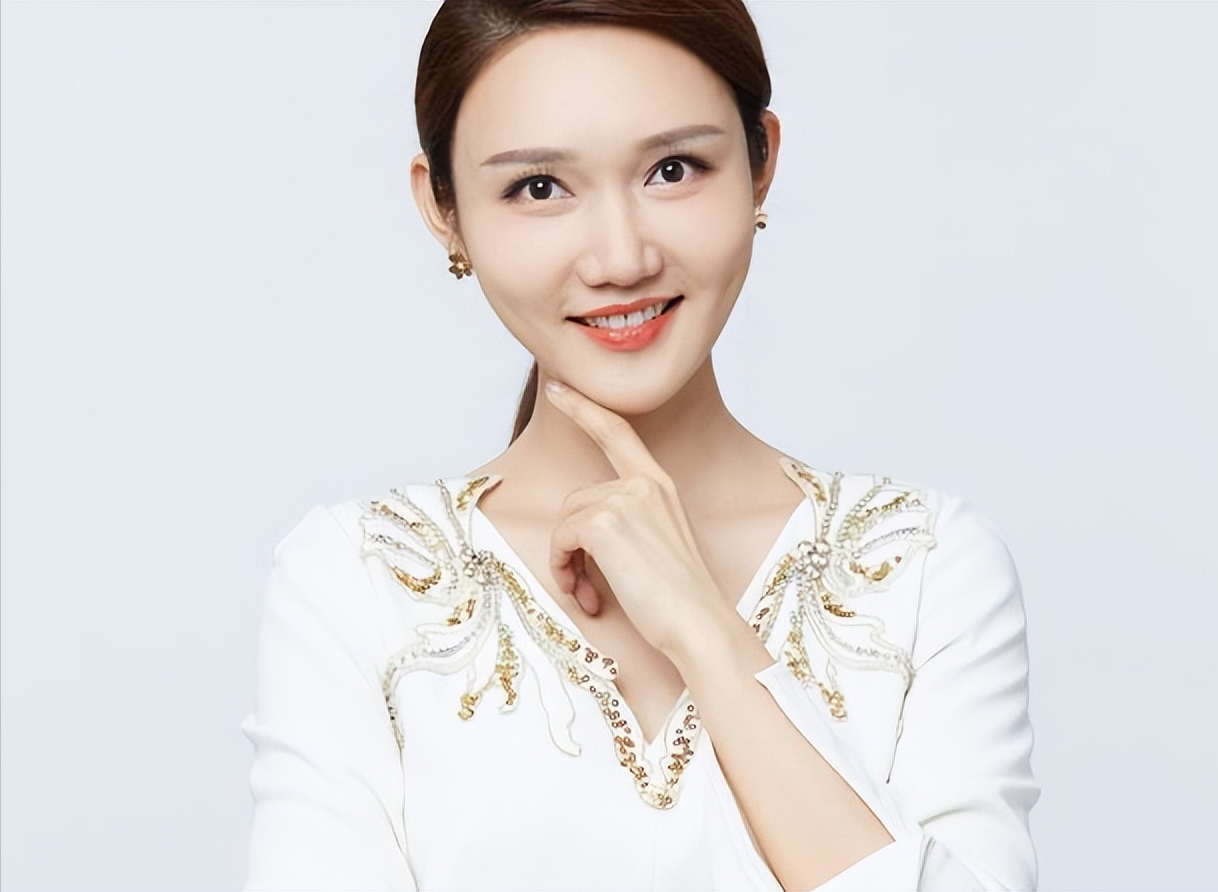 至今还未婚的10位央视女主持，最大57岁，最小33岁，个个才貌兼备