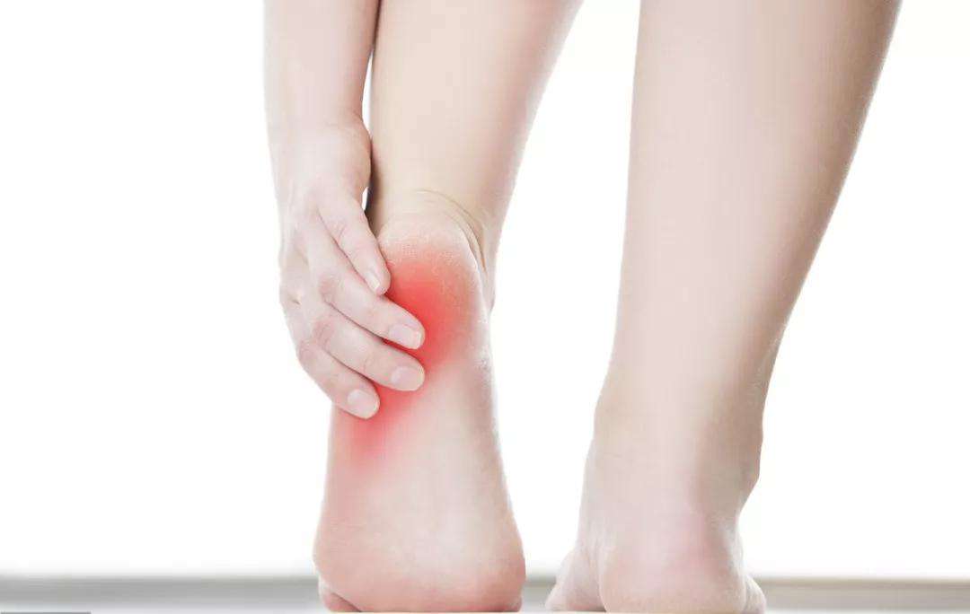 肾好不好可以看看脚，6表现说明肾可能异常，做好3件事，养好肾