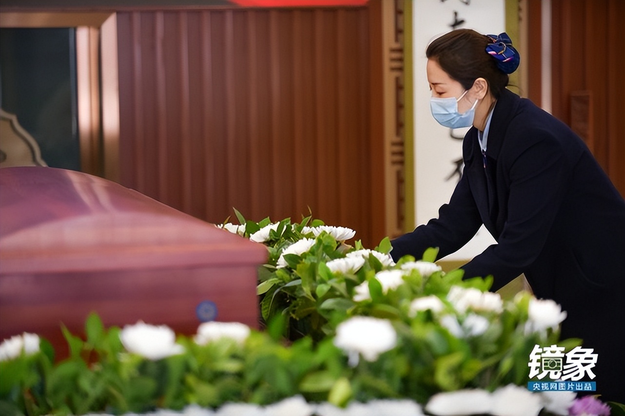 走近京城女殡葬师:从出生2小时到104岁,她15年送走万余名逝者