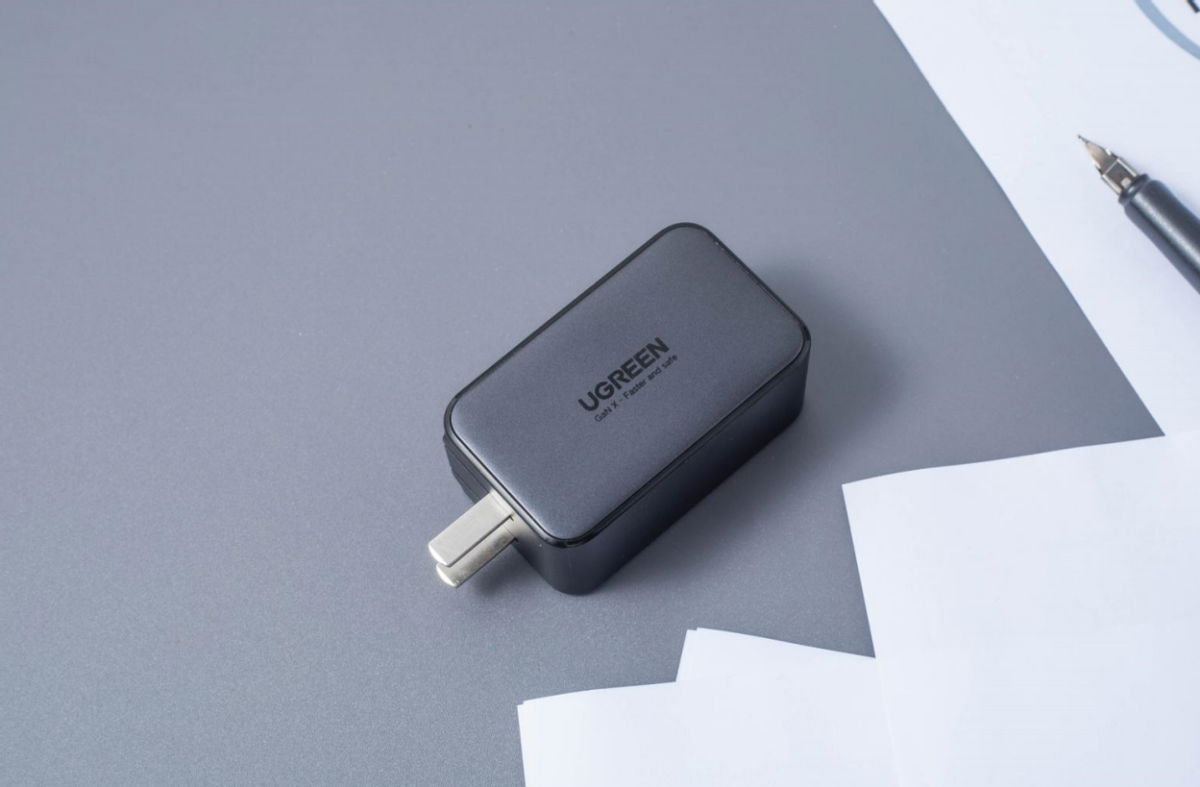 没错，它宛若口红般大小却一个顶三，全能又迷你，后悔入手晚了