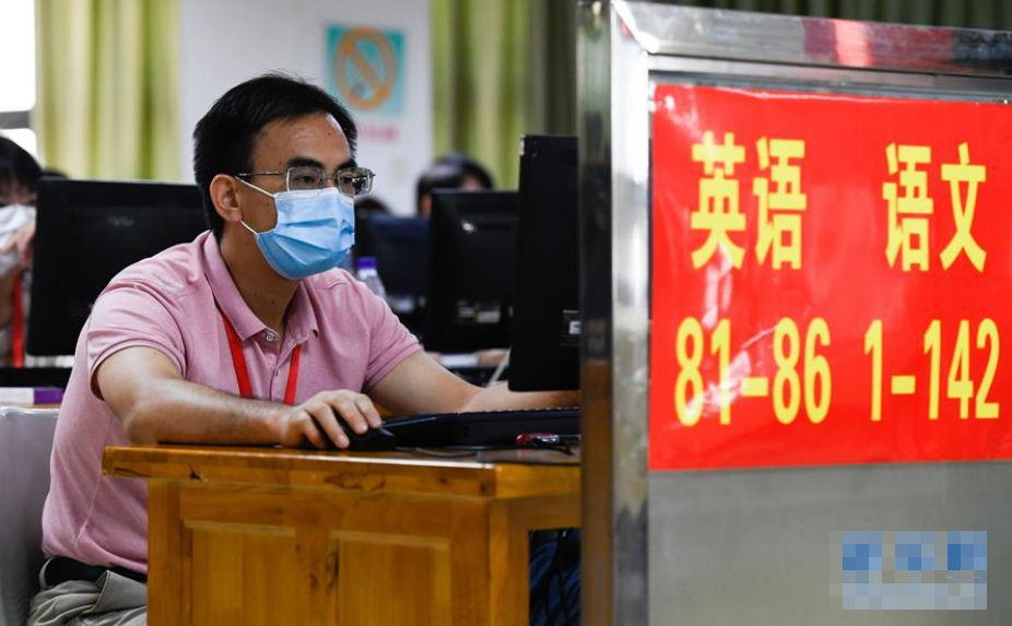 高三考生试卷在家长群火了，考试写“印刷体”，阅卷老师赞叹不已