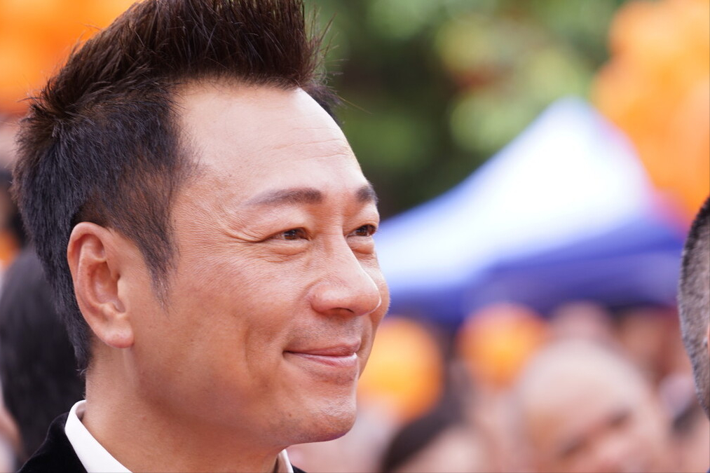 港媒曝胡定欣确诊新冠，陈豪吓得24小时戴口罩，TVB剧组继续停工
