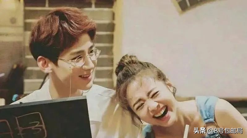 收视第一！刚出道被记者揩油，蛰伏多年终于爆火，今被调侃注孤身