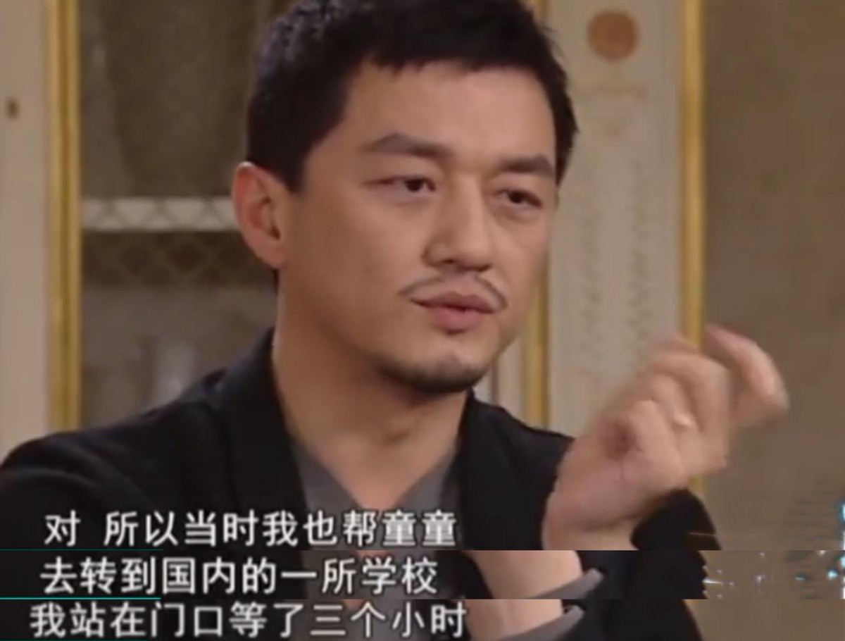 同样是后爸，李亚鹏为窦靖童苦等校长三小时，谢霆锋却同场不见面