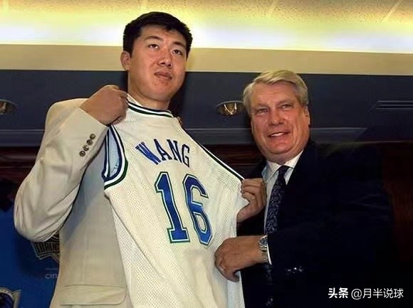 打nba的中国人有哪些(姚明打NBA挣了五个亿？盘点NBA的六位中国球员工资到底有多少)