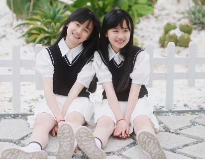 全网最默契姐妹花：“复制粘贴”双胞胎，自学跳舞圈粉1600万