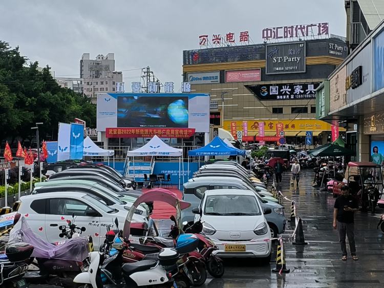 武宣舉辦新能源汽車(chē)推廣活動(dòng)，倡導(dǎo)低碳出行激發(fā)消費(fèi)新活力