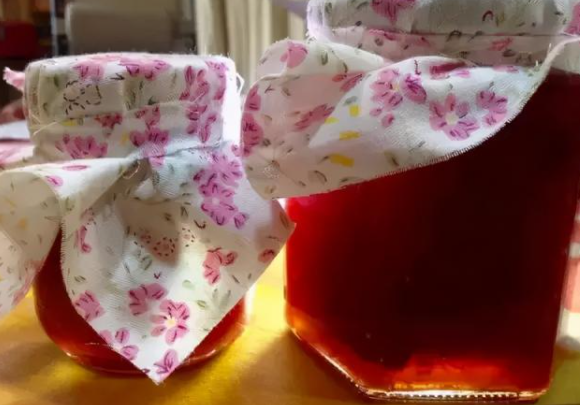 妻子是央视制作人，丈夫是老师，6旬夫妻退休后做面包火到了法国