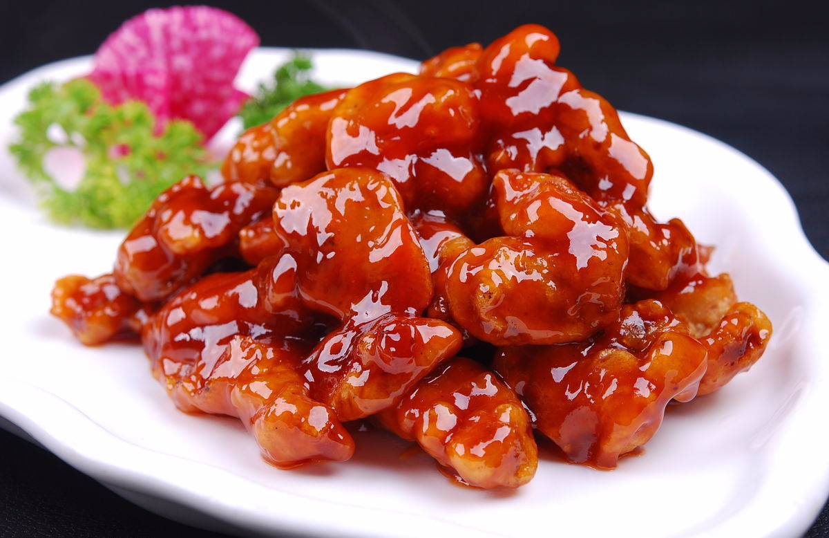 糖醋里脊在八大菜系中,都广为流传,糖醋里脊,干香滋润,甜酸醇厚,下酒