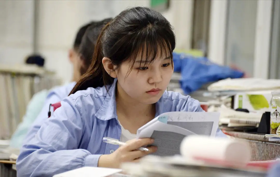 上海市教委通知，2022年高考延迟一个月，家长喜忧参半