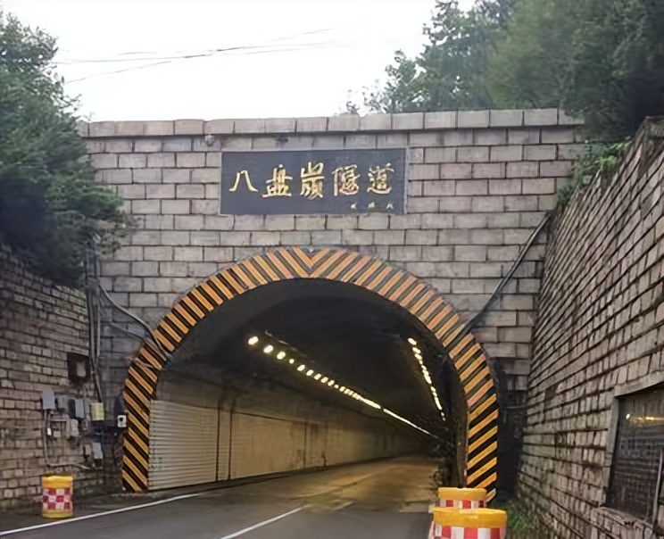 建军95周年·铁道兵战火中诞生74周年专题：英灵永存八盘岭