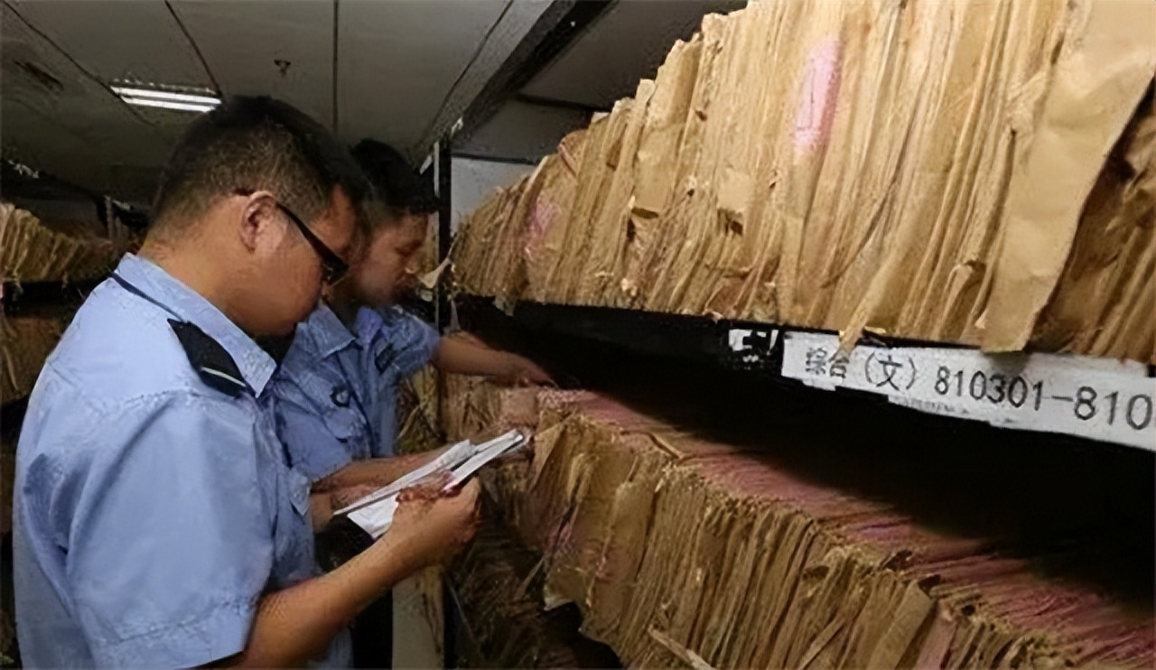 2003年，一少年偷走高考试卷，记熟答案去考试，改写一届考生命运