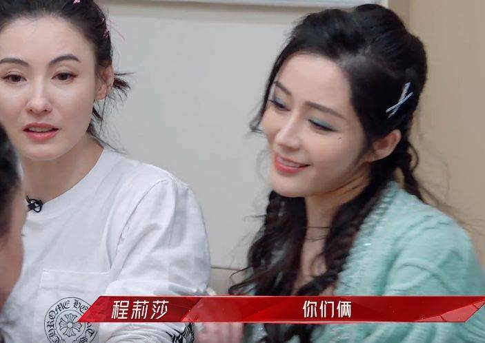 水滴鼻有多绝？张柏芝和汤晶媚同侧脸，才知天然脸和整容脸的区别