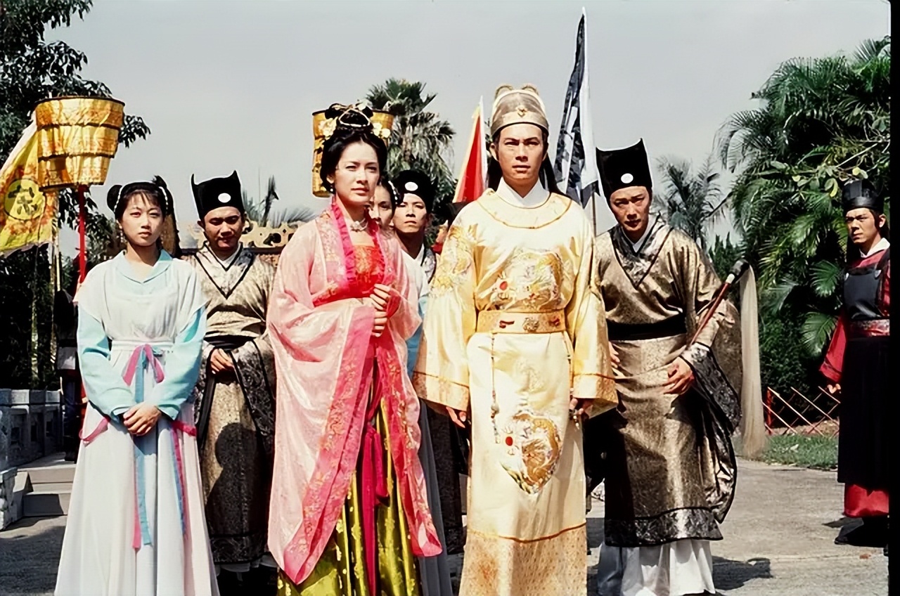 两位港姐飙演技，“身份互换”题材当年很新鲜，真假皇后互斗很爽