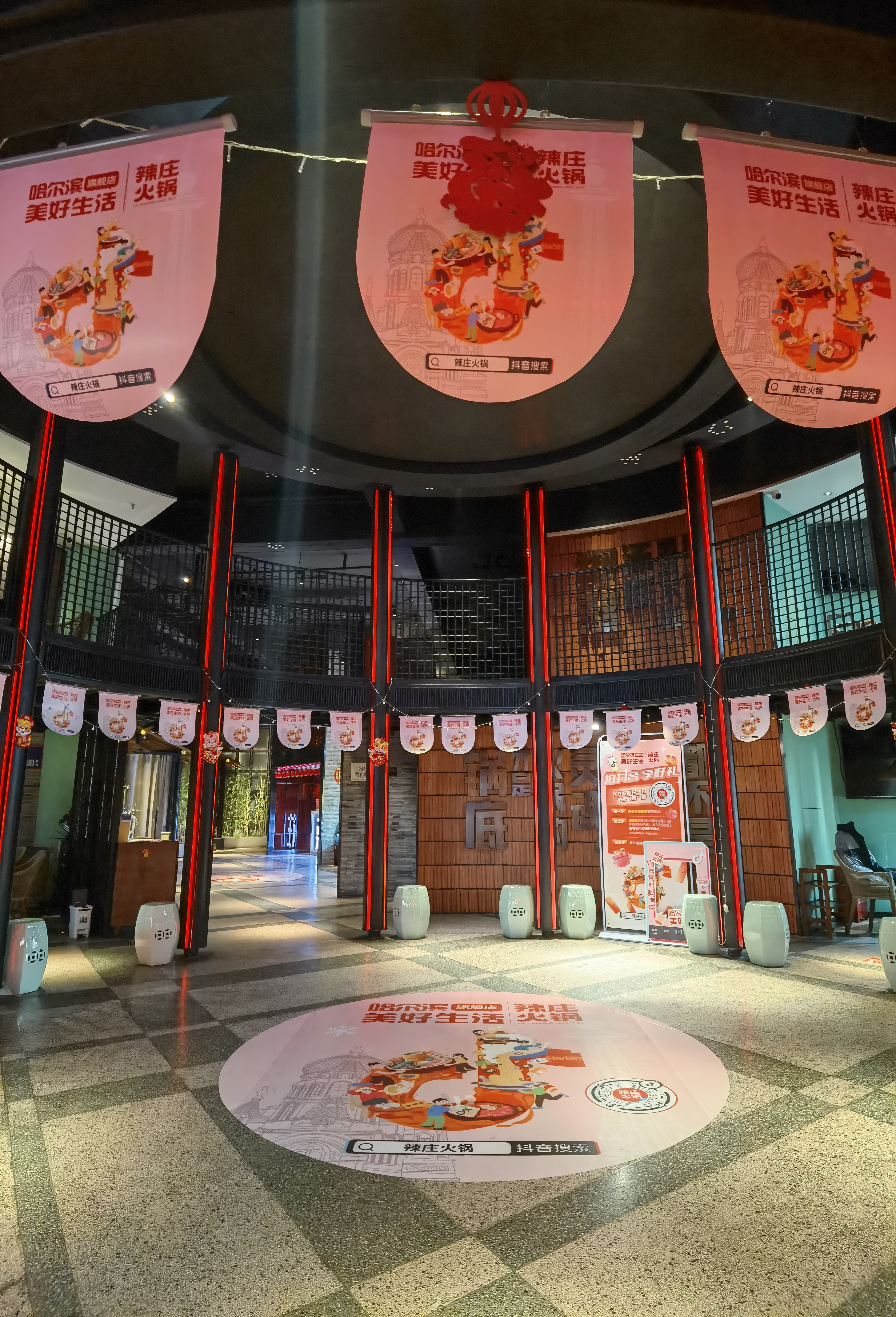 性情老板泪洒直播间，8年火锅品牌辣莊单场直播破百万