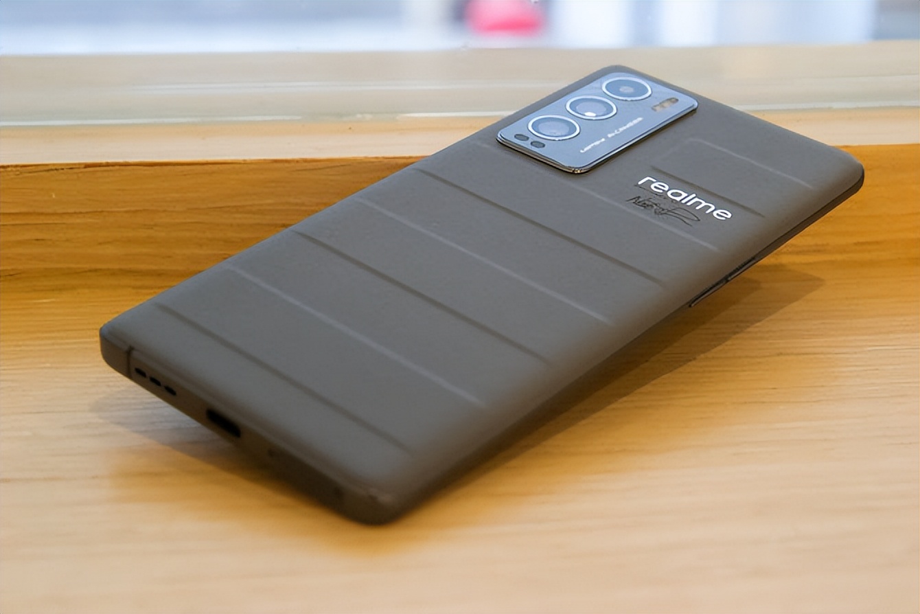 买手机不一定要买最新最贵的，这三款老旗舰很适合打工人，太香了