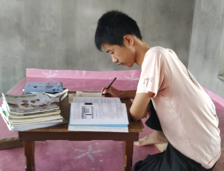 辽宁少年身患罕见病，每晚戴呼吸机入睡，高考662分考上南开大学