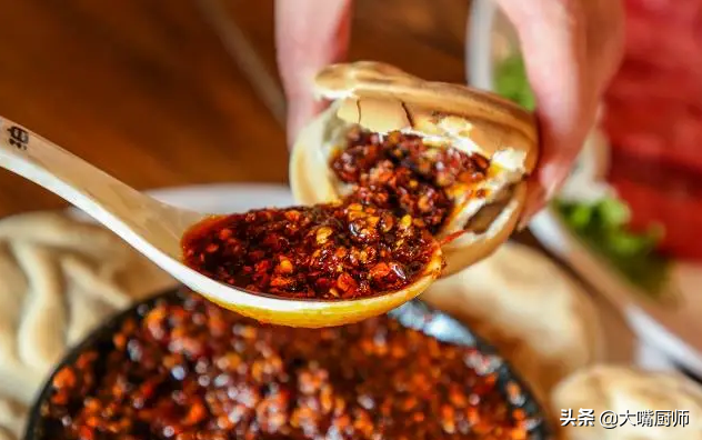 做油泼辣子，别再直接泼热油，教你正确做法，又红又亮，又香又辣