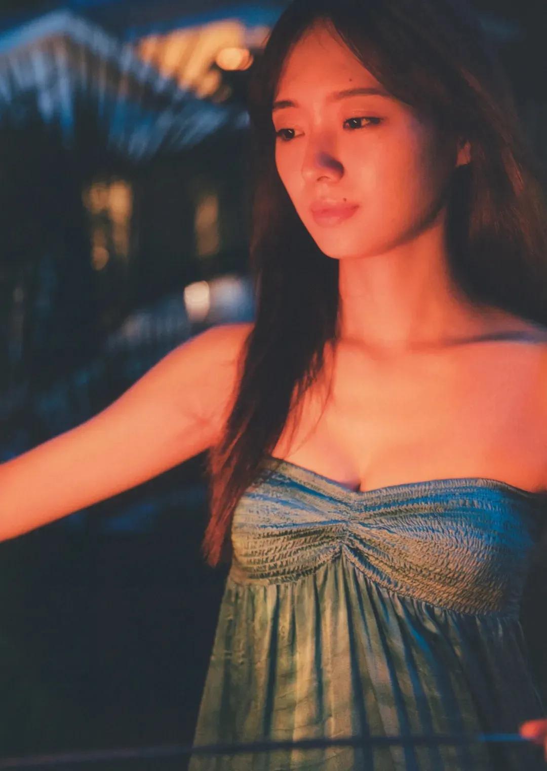 梅泽美波 1st新写真集，化身“吃货”花仙子