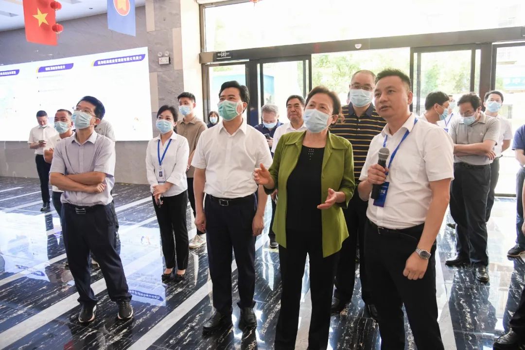 刘莲玉率队在怀化市调研怀化国际陆港建设并参加全国和省人大代表小组活动