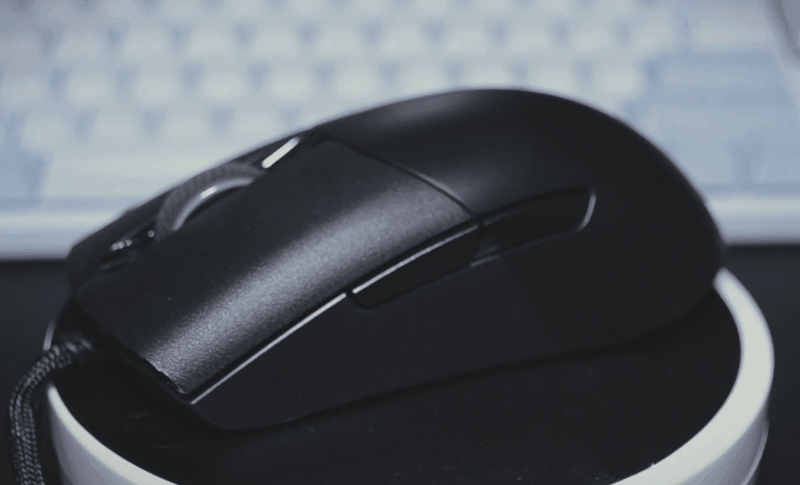 轻度日常玩家陷入电竞信仰 ROG玩家国度月刃游戏鼠标