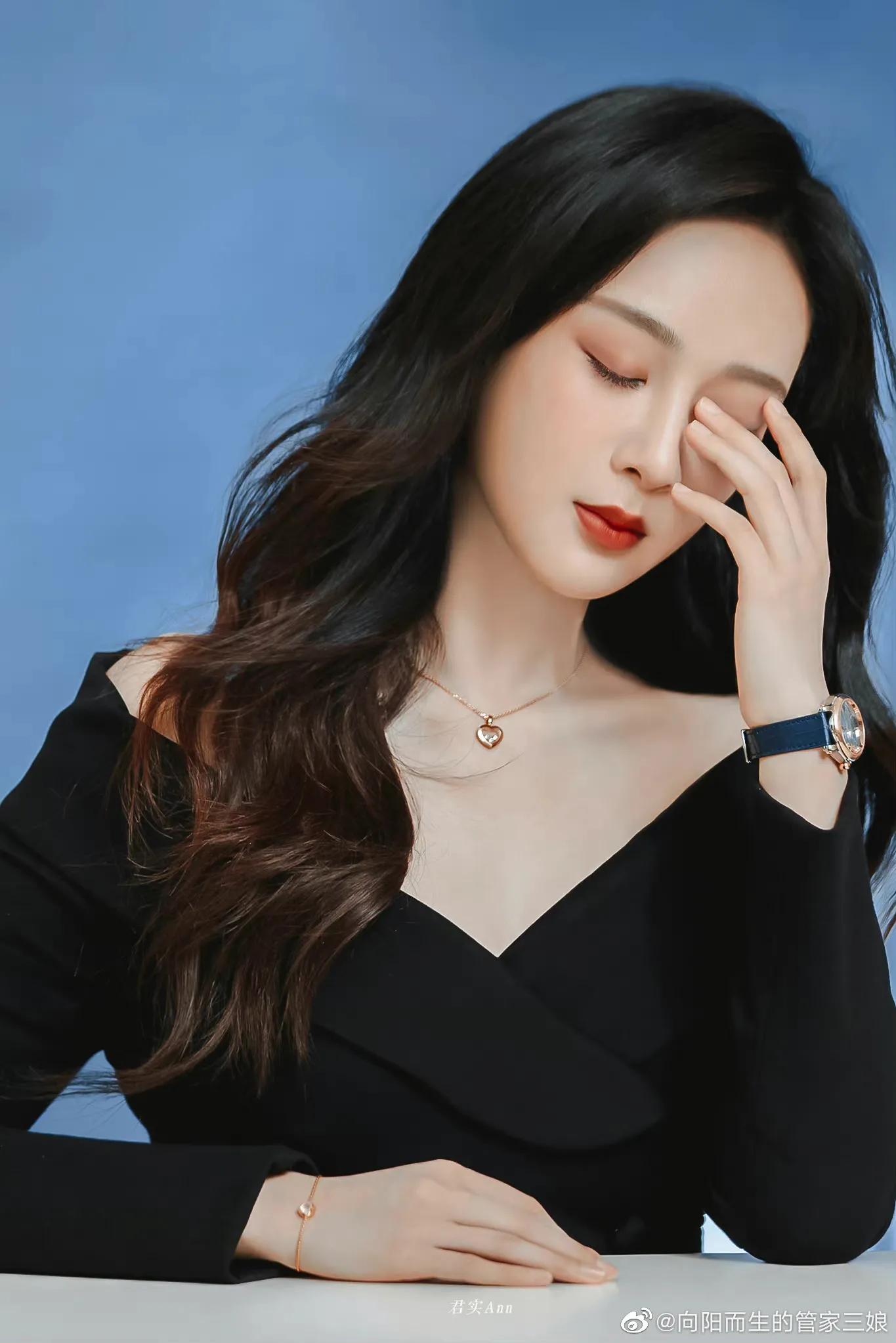 好喜欢杨紫现在的状态 自信从容、温柔大方，整个人很放松自然