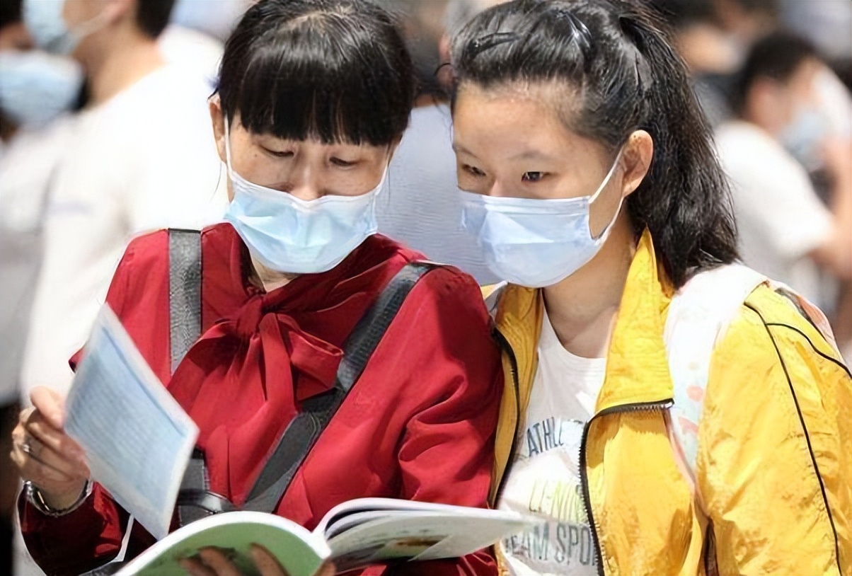 四川一女生647分被清华录取，看到报考专业后，网友直呼不羡慕了