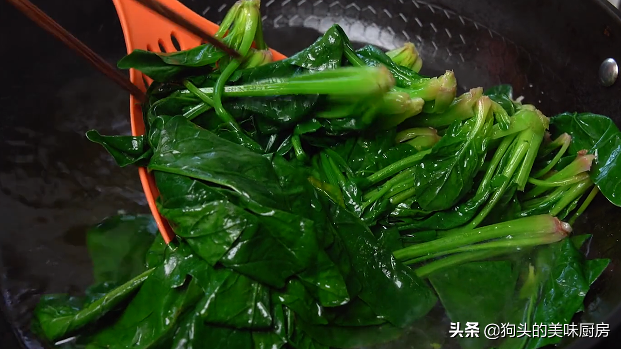 孩子不吃菠菜的试试这菜卷，3种食材一起，营养美味，不加肉也香
