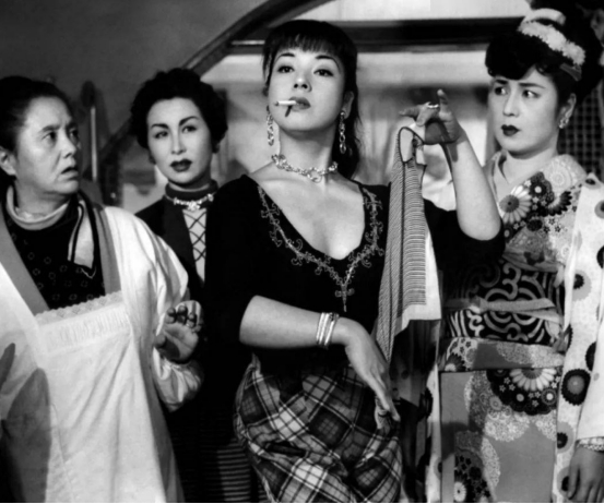 日本疫情让大批女性失业，为了生存，只能去风俗店上班