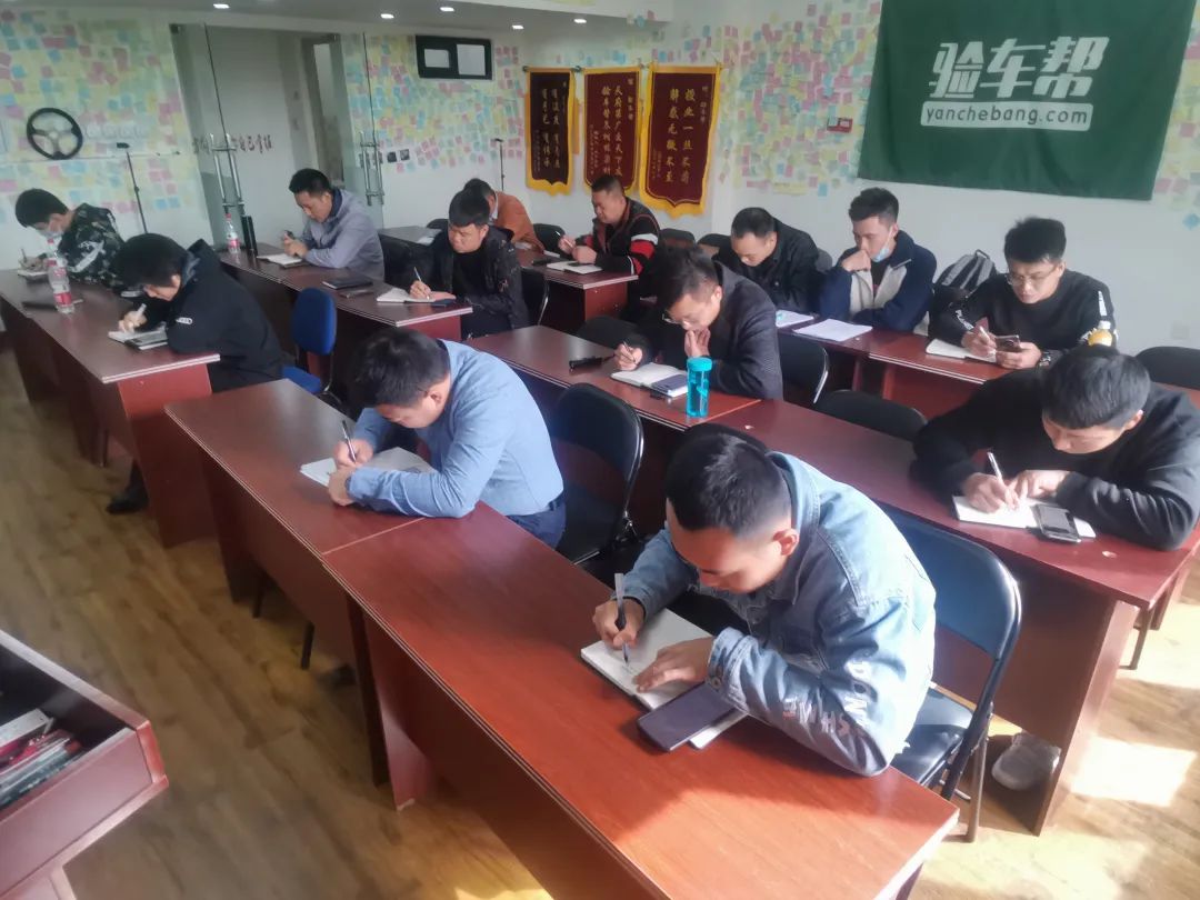 二手車評(píng)估師技能+證書又開始揚(yáng)眉吐氣了，別再瞎辦