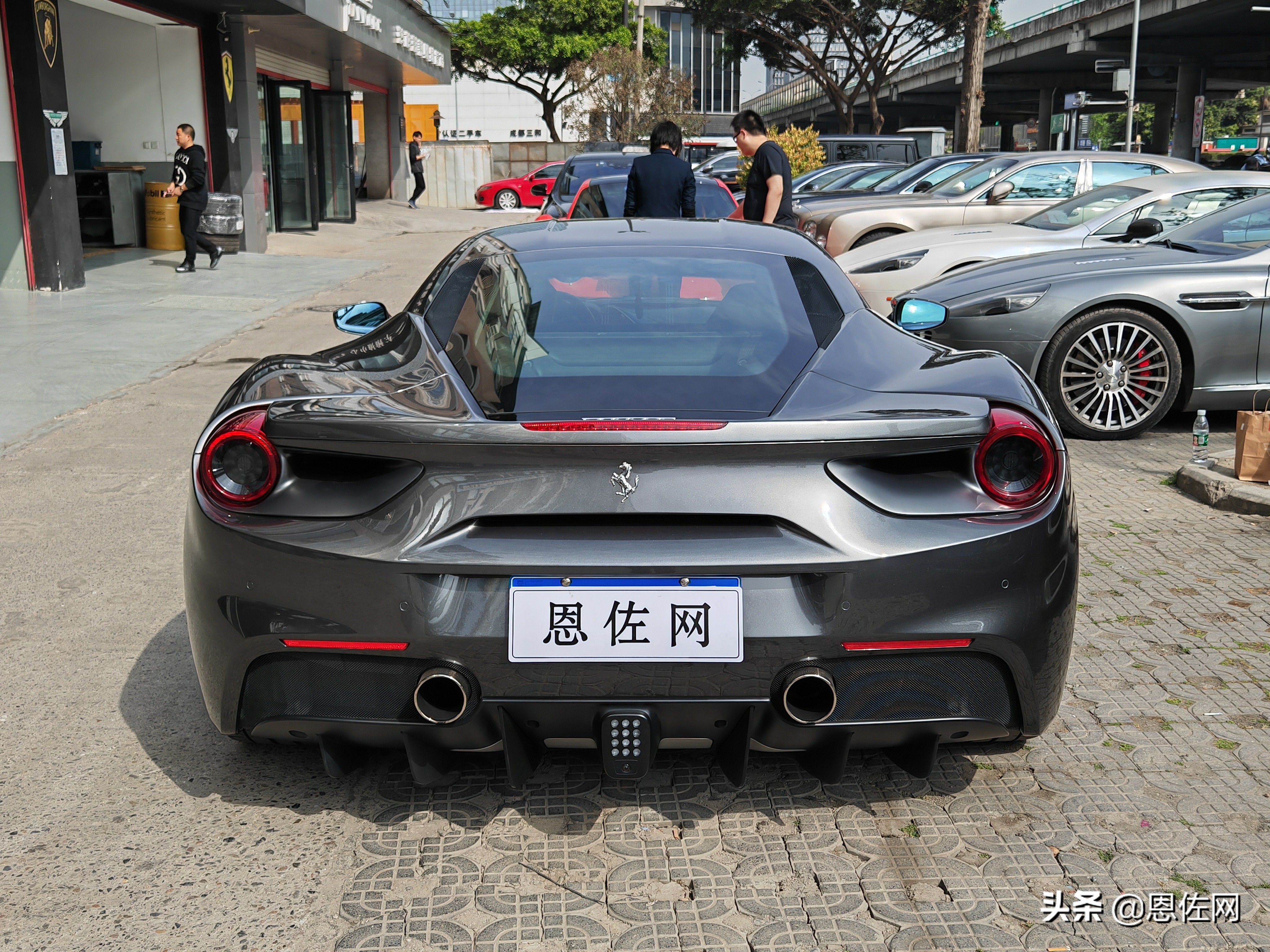458太老，F8太贵，最后260多万提了台法拉利488 GTB